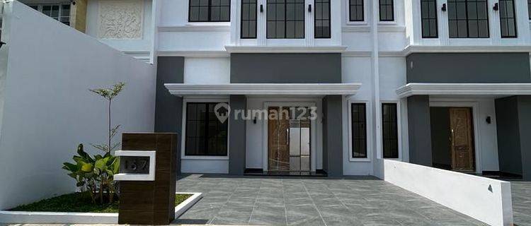 Dijual Villa Luxe Komplek Green Park - Titi Kuning 1