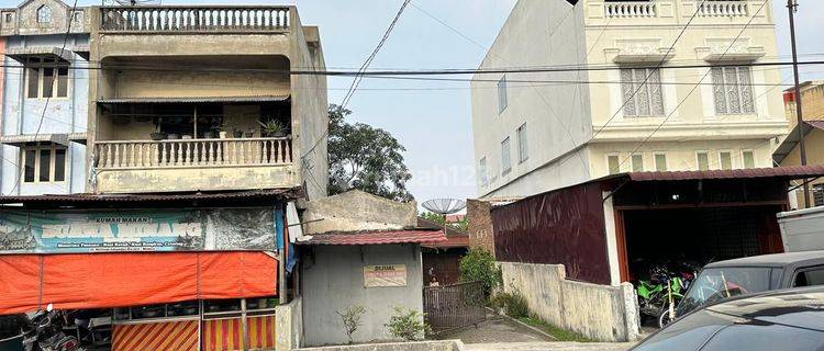 Dijual tanah dan bangunan di jl Williem Iskandar SHM hadap barat siap huni 1