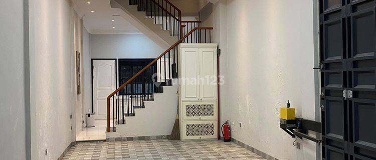 Di Jual Town House Takapuna Residence 1