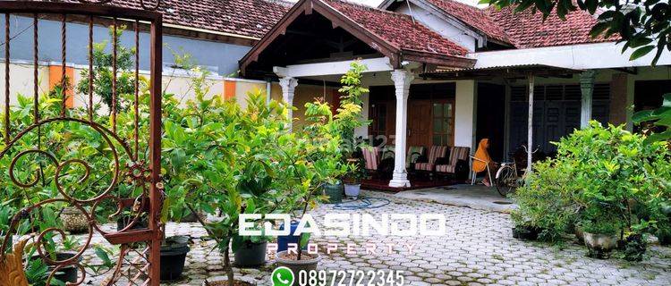 Rumah Tengah Kota Ponorogo Pinggir Jalan 1
