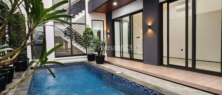 Rumah 2 Lantai Semi Furnished SHM di Kemang, Jakarta Selatan 1