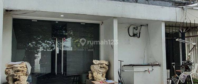 Rumah 2 Lantai Bagus Semi Furnished HGB di Menteng, Jakarta Pusat