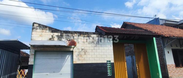 Land for Sale on Waru Street, Banyumanik, Strategic Location. 1