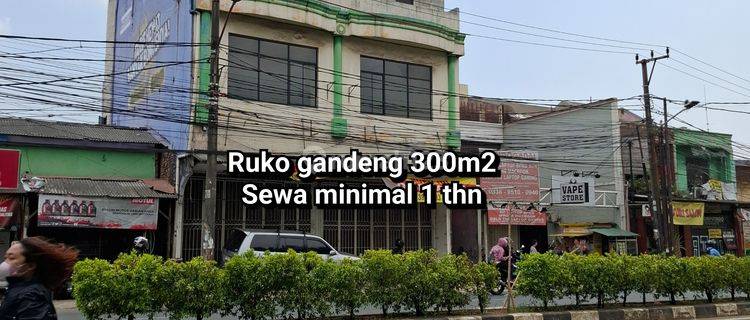 Disewakan Ruko Gandeng 3 Lantai Cipondoh, Tangerang 1