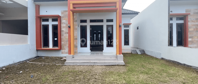 Luas Tanah Bisa Buat Lapangan Bola Rumah Minimalis Pinggiran Kota 1