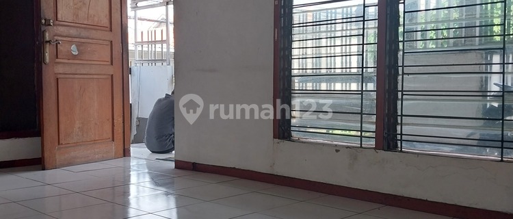 Di Sewakan Rumah Besar di Gudang Peluru 1
