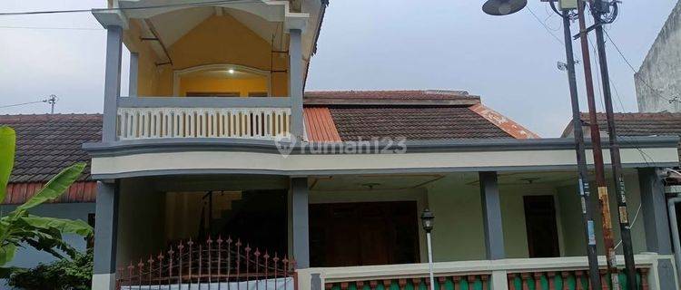Rumah 2 Lantai di Perumahan Kepanjen, Jombang 1