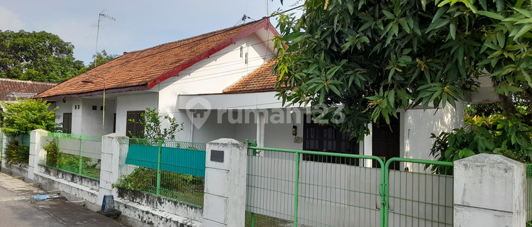 Rumah Minimalis di Pusat Kota Jombang Asri Tenang 1