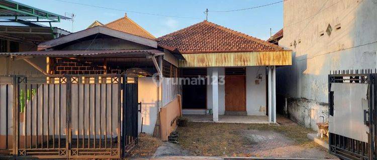 Rumah Tengah Kota Jombang Pinggir Jalan Pagar Lebar 1