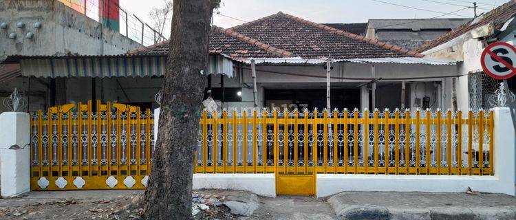 Rumah Tengah Kota Jombang Pinggir Jalan Area Komersil  1