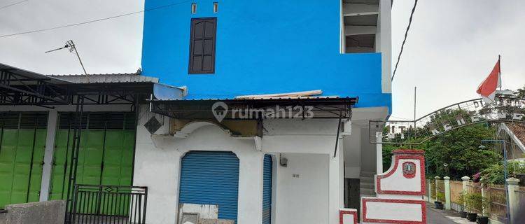 Rumah Tingkat Ada Ruang Usaha di Samping Jalan Diwek, Jombang 1