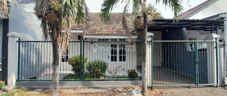 Rumah Berpagar di Dalam Perumahan Jombang Kota 1