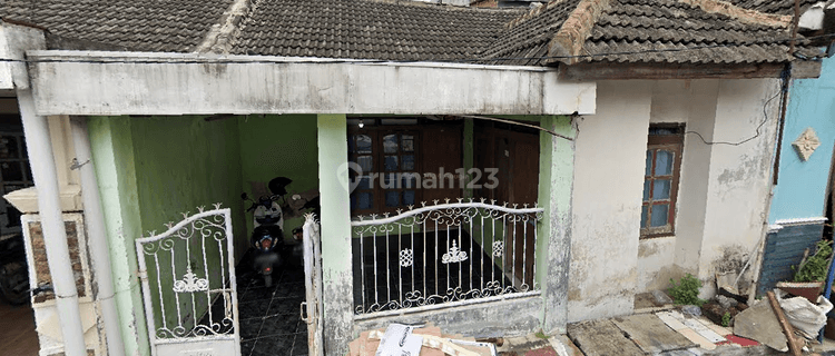 Rumah Strategis di perumahan Mojongapit - Jombang Kota 1