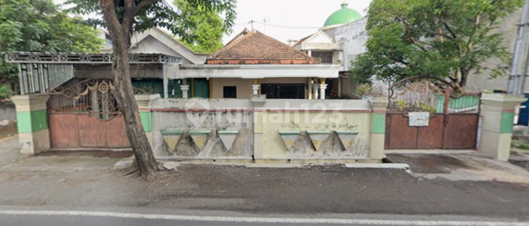 Rumah Luas 2 Lantai di Samping Jalan Jelakombo, Jombang 1