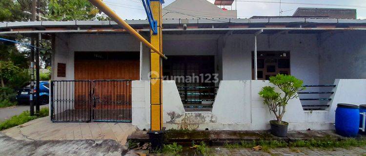 Rumah Strategis dan Nyaman di Perumahan Mojongapit, Jombang 1