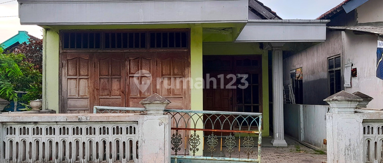 Rumah + Ruang Usaha di Samping Jalan Desa Mojongapit, Jombang  1