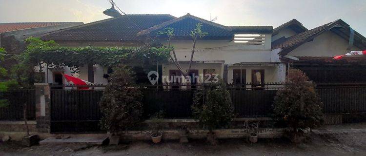 Rumah Berpagar Garasi Besar Di Dalam Perumahan Jombang Kota 1