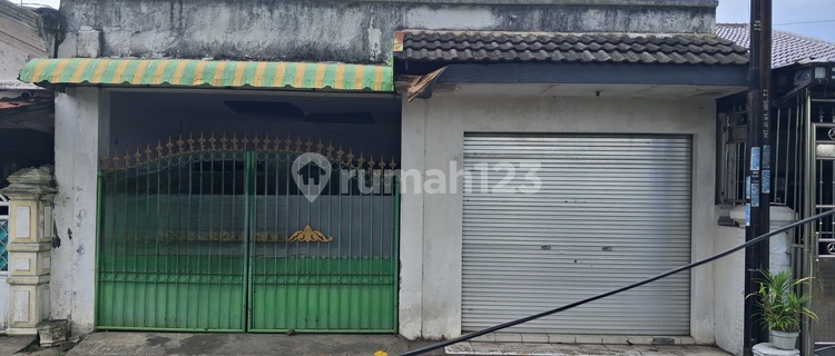Golden Opportunity for Property Investment in the Heart of Jombang! 1