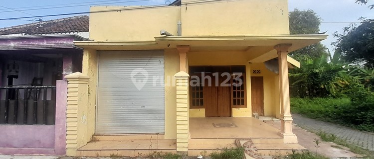 Rumah + Ruko Strategis di Permukiman Mojongapit, Jombang 1