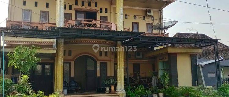 Rumah Mewah 2 Lantai + Rooftop di Jombang Siap Huni  1