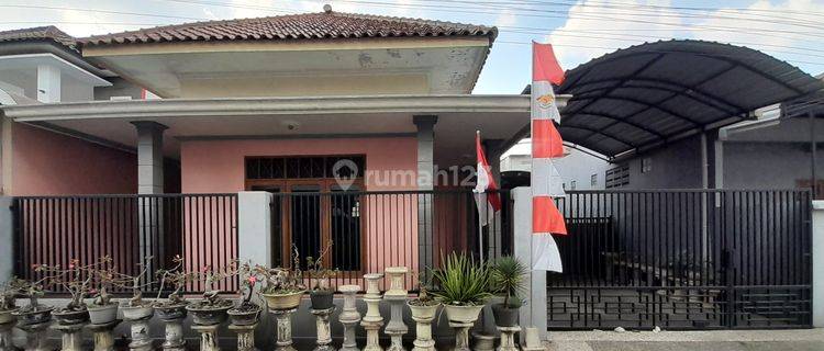 Rumah Mewah di Hayam Wuruk, Jombang Kota, Garasi Luas, SHM 1