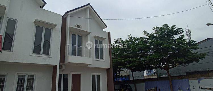 Rumah Minimalis siap huni di sekitar Bintaro Jaya 1