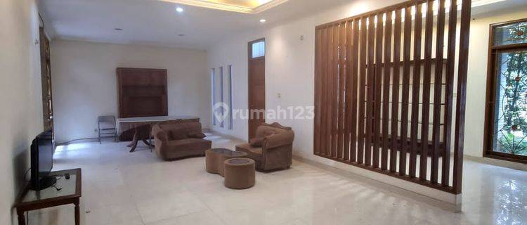 Rumah 2 Lantai Semi Furnished SHM di Bintaro, Tangerang Selatan 1