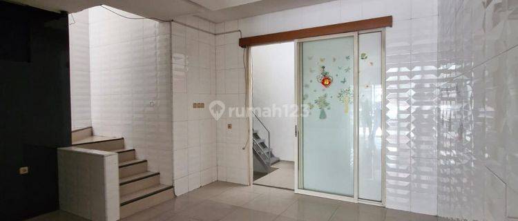 Disewakan Rumah di Grisenda 6x16,5m² 3+1BR Semi Furnished 1