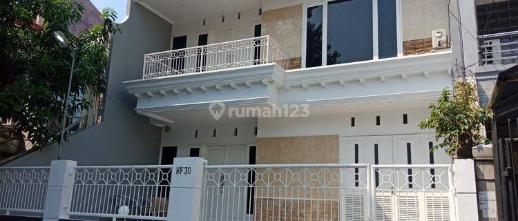 Rumah 2 Lantai Semi Furnished SHM di Kelapa Gading, Jakarta Utara 1