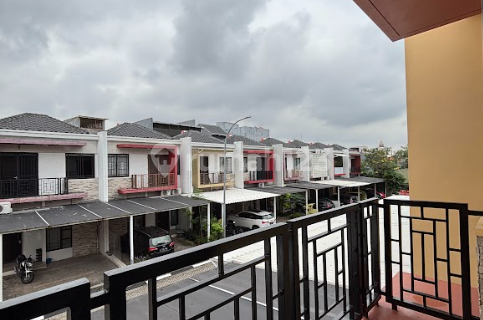 DIJUAL  Rumah 2 lantai di Greenlake City Cluster Asia 1