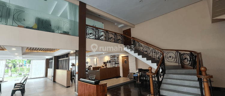 Hotel Bintang 4 di Pusat Kota Jaksa Agung Suprapto 5 Lantai Full  1