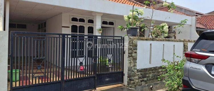 Disewakan Rumah 2 Lantai Larangan Tanggerang 1