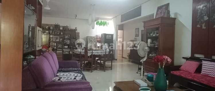 Fast House Hook Super Strategic Location  
House on Jl. Taman Radio Dalam, Gandaria Utara, Kebayoran Baru - South Jakarta 1