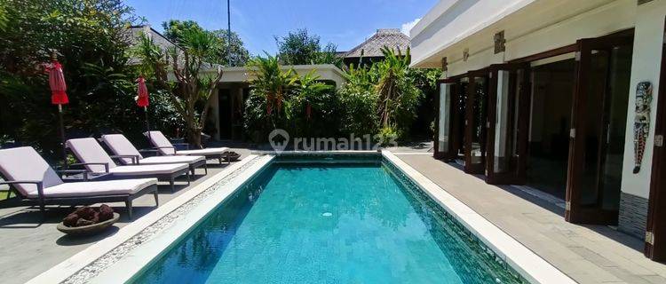 Dijual Villa Cantik Dengan Taman Besar Yang Indah, Jarak Jalan Kaki Ke Pantai Padang Galak, Sanur 1