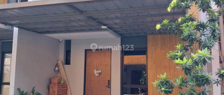 Rumah 2 Lantai Full Furnished Bagus di Grand Wisata, Bekasi 1