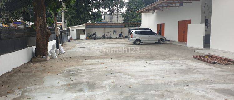 Bangunan Semi Gudang di Srengseng Jalan Raya, Jakarta Barat 1