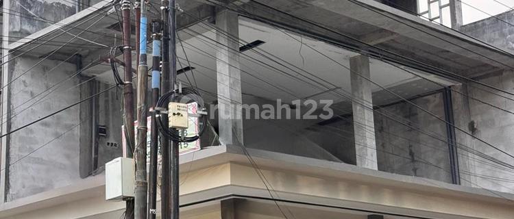Ruko Strategis 3 Lantai Siap Pakai di Semarang Barat 1