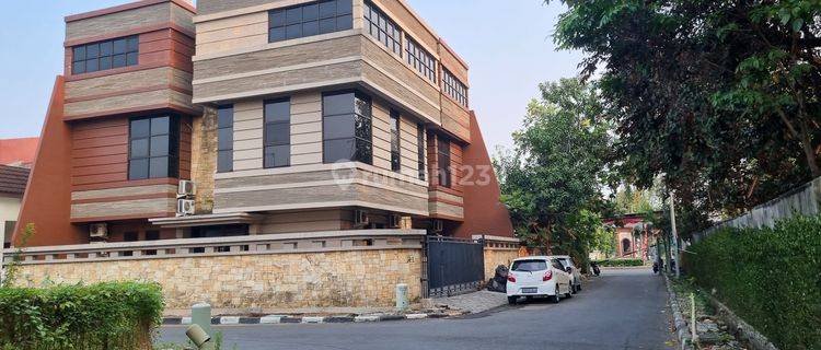 Rumah di Metland menteng 3 Lantai SHM utk Kost 1