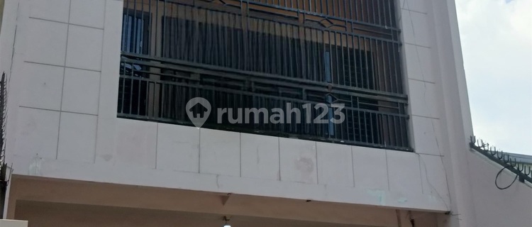 For Rent: Ruko on Raya A Yani, Commercial Area, 3 Floors 1