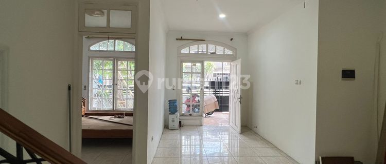 Beautiful Ready-to-Live Strategic House in Italy Cluster Banjar Wijaya 1