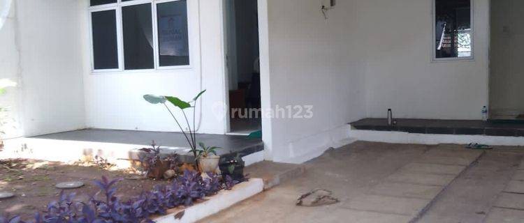 Rumah Semi Furnished Siap Huni Dengan Halaman Luas Di Bsd 1