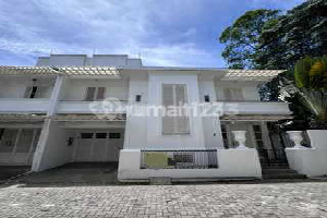 Exclusive Townhouse Semi Furnished With Private Pool Di Kemang 1