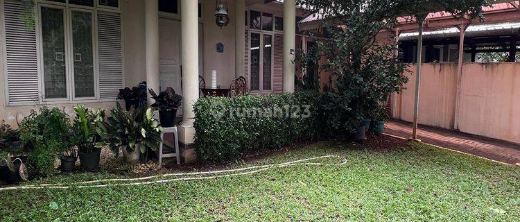 Rumah Bangunan Lama Dalam Komplek Jalan Lebar Posisi Boulevard 1