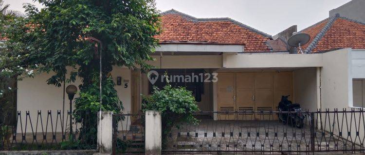 Rumah Bagus Semi Furnished SHM di Kemang, Jakarta Selatan 1