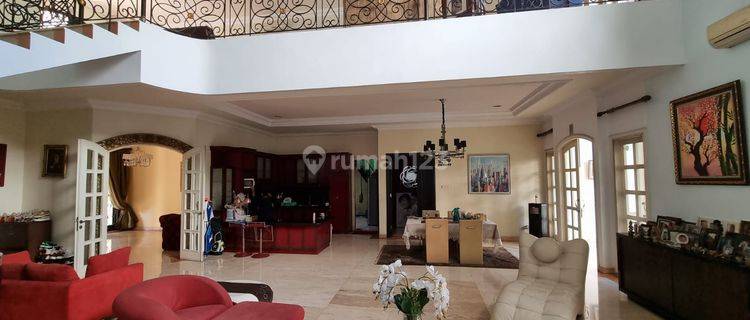 Rumah 2 lantai ada kolam renang full furnished  1