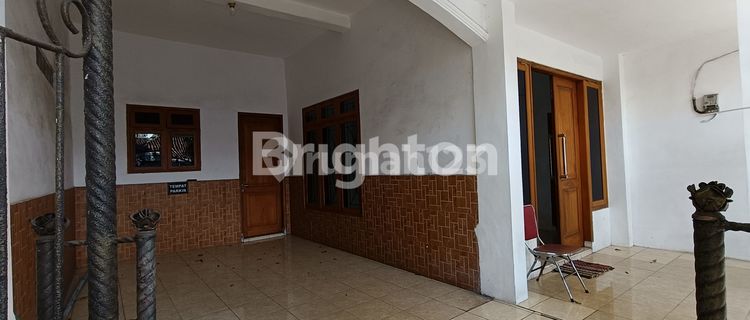 Rumah Di Alun Alun Lumajang 1