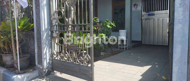 RUMAH KOST PINGGIR JALAN PROPINSI 1