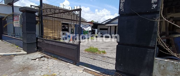 RUMAH STRATEGIS DEKAT ALUN ALUN LUMAJANG 1