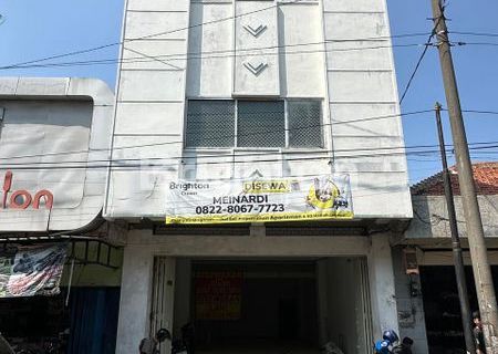 Affordable 4-Story Shop House for Rent on Yos Sudarso Street, Pasar Kliwon, Solo 1