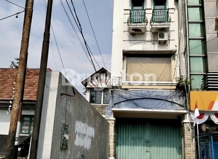 Cheap 3-Story Shop House Rental in Central Solo City, Jebres 1